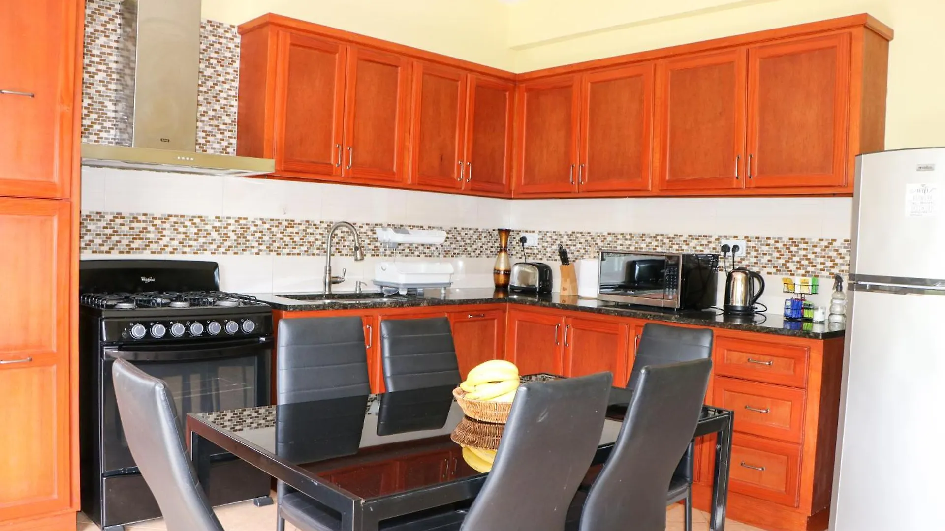 Hidden Gem Apartments Кастри