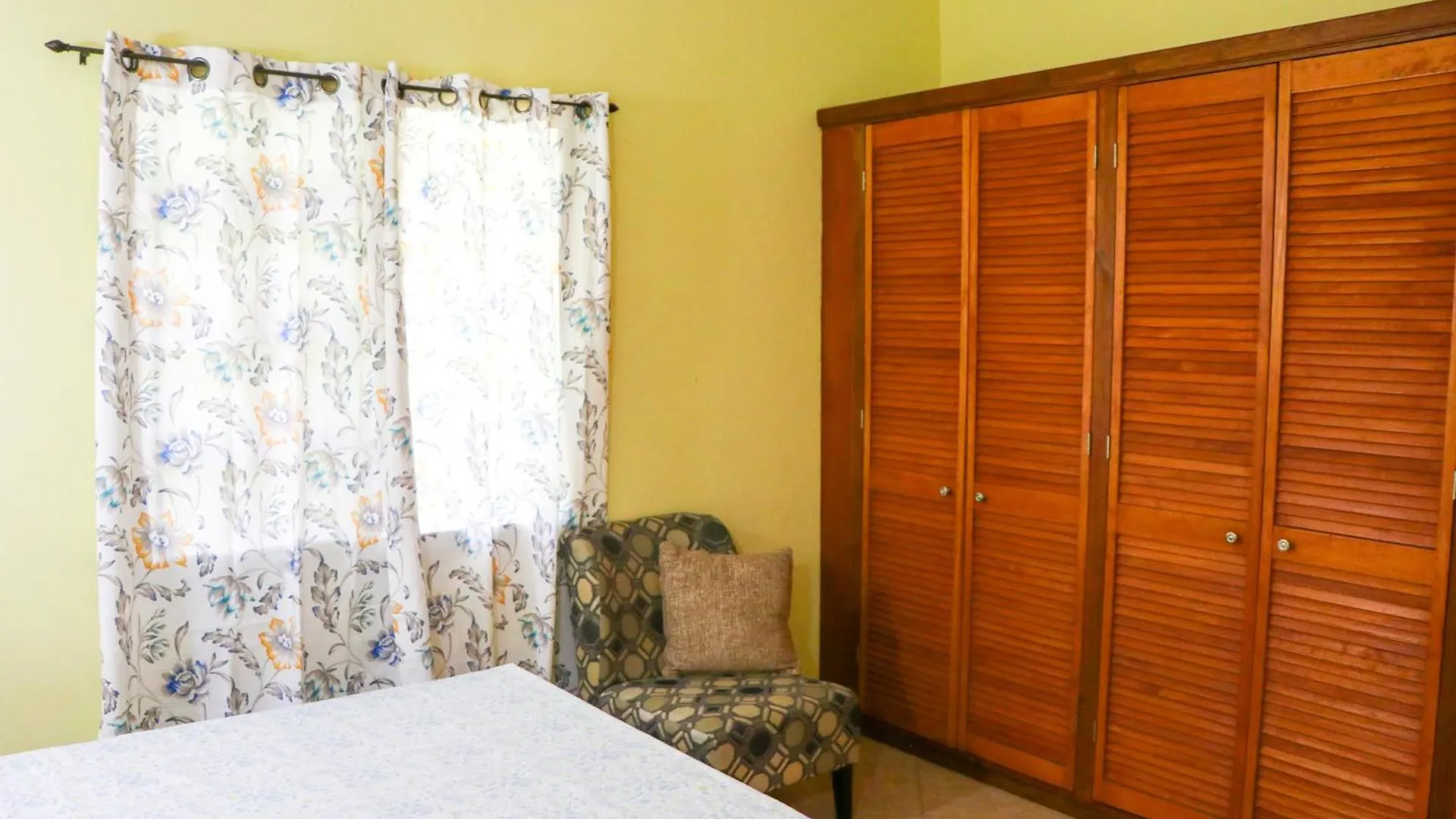 Hidden Gem Apartments Кастри