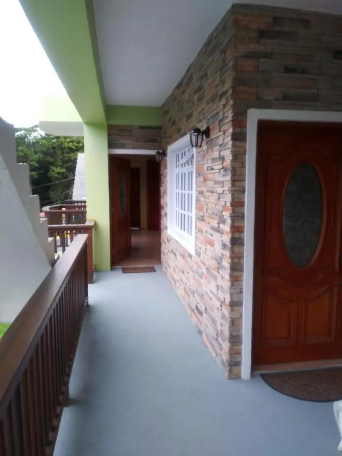 Hidden Gem Apartments Кастри